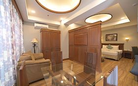 Paragon Hotel And Suites